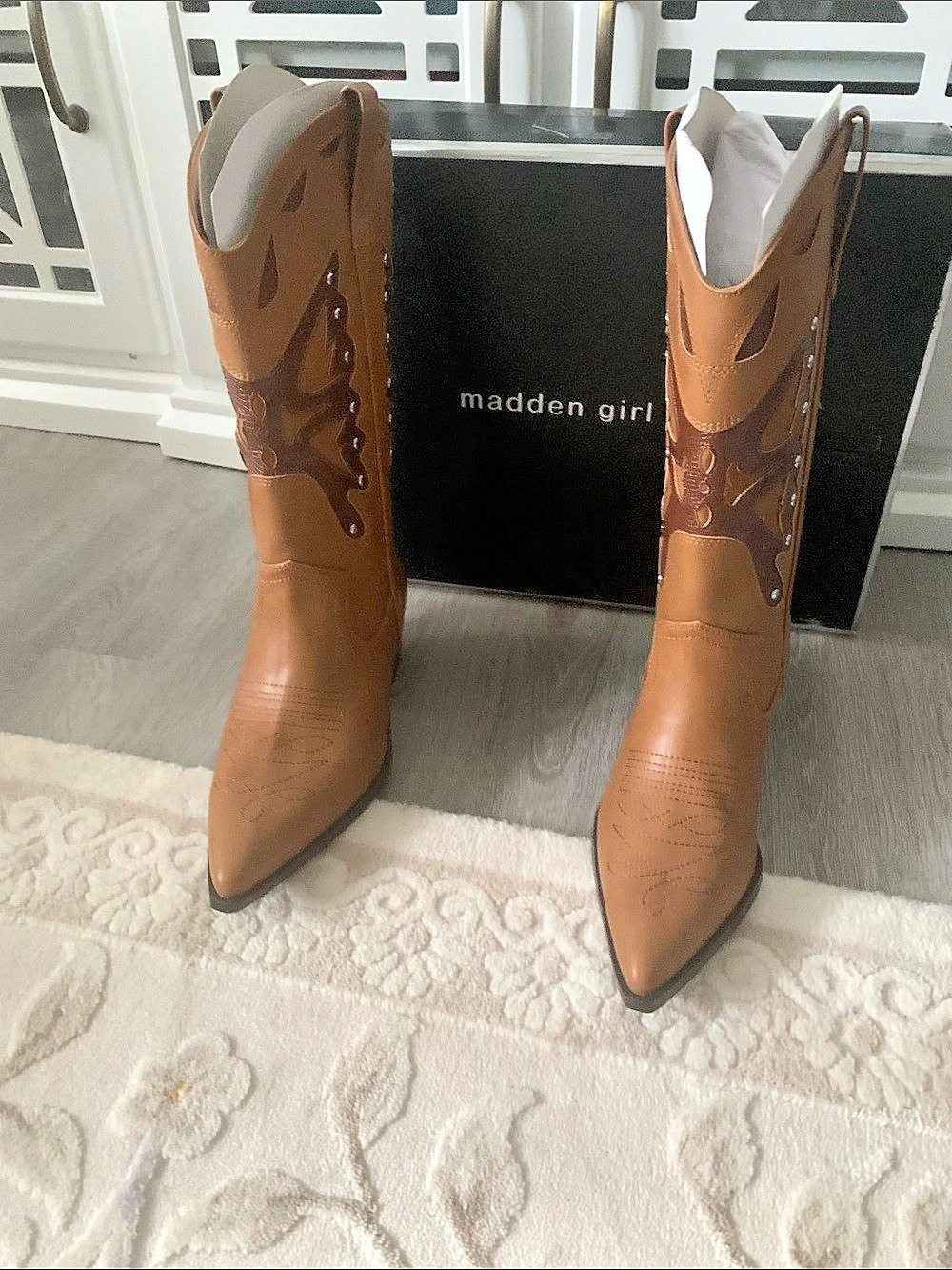 Madden Girl Saloonn Western Boot Heeled Boots in natural brown